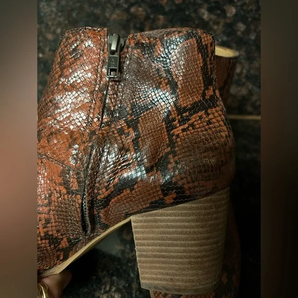 MADEWELL The Rosie Ankle Boot in Snake Embossed Leather 9.5 - Picture 9 of 17